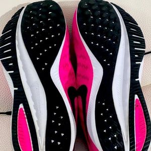 nike-wmns-air-zoom-vomero-14-running-